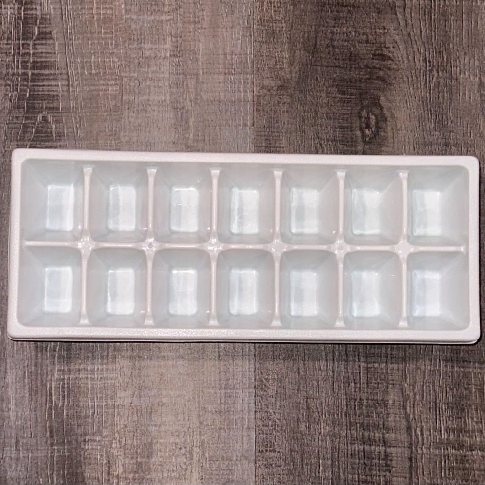 💞 New Classic White Ice Cube Tray
